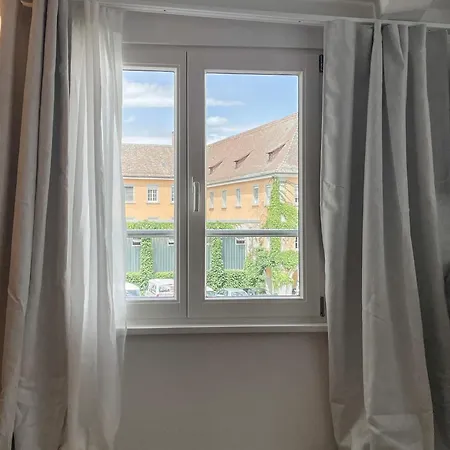Schoene Altbauwohnung Mitten In Der Altstadt Appartement