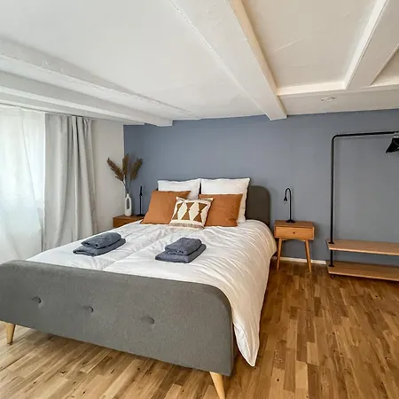 Schoene Altbauwohnung Mitten In Der Altstadt 아파트