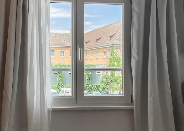 Schoene Altbauwohnung Mitten In Der Altstadt Appartement