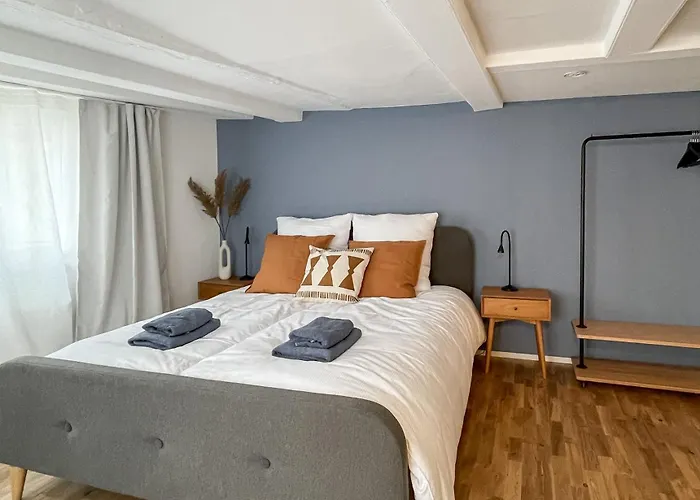 Schoene Altbauwohnung Mitten In Der Altstadt Appartement